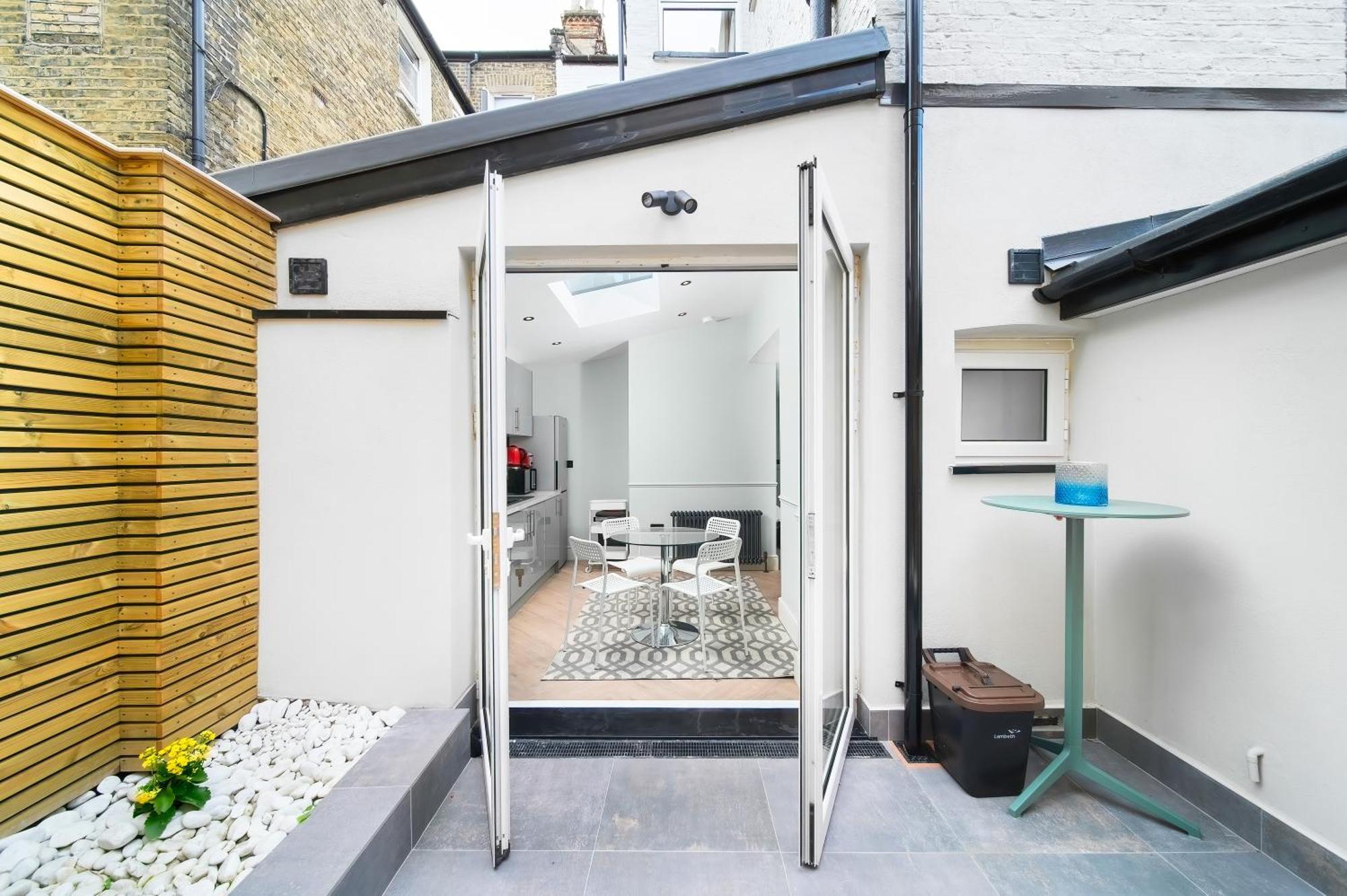 Nine Elms Modern Studio Apartments Лондон Екстер'єр фото